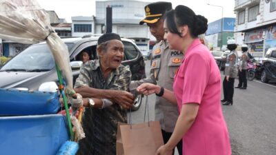 Polres Bulukumba Bagikan Takjil Buka Puasa dan Gelar Kegiatan “Ngaji On The Road”