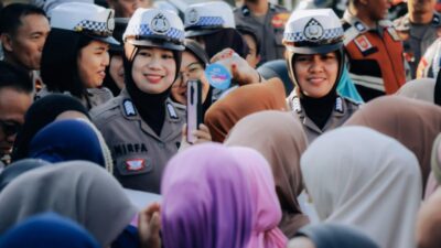 Polwan Polres Bulukumba Redam Ketegangan Aksi Tolak Relokasi Pasar Cekkeng dengan Pendekatan Humanis