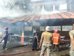 Breaking news: Si Jago Merah Melahap 4 Mobil Terparkir di Kantor Bupati Bulukumba