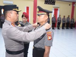 Dua Personel Polres Bulukumba Terima Kenaikan Pangkat Pengabdian
