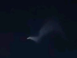 Breaking news: Cahaya Misterius di Langit Bulukumba Hebohkan Warga, Diduga Jejak Roket