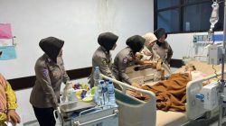 Beri Dukungan Moril, Polwan Polres Bulukumba Kunjungi Syifa di RSUD