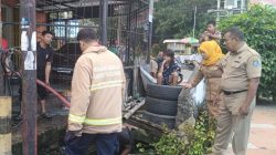 Saluran Drainase Tersumbat, Camat Ujung Bulu Pimpin Pembersihan di Kasimpureng