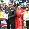 Berbagi Kebahagiaan di Hari Jadi Bhayangkara, Polres Bulukumba bagikan beras Gratis Ke Warga