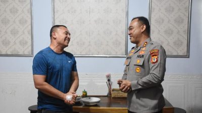 Wujud Soliditas TNI–Polri, Kapolres Beri Kejutan Ultah dan Doakan Kesembuhan Dandim Bulukumba