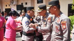 Penuh Haru, AKBP Restu Wijayanto dan Istri Dilepas dengan Isak Tangis Personel Polres Bulukumba