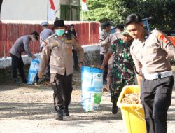 Jelang HUT ke-81 RI, TNI-Polri dan Beberapa Instansi Gelar Kerja Bakti di TMP Taccorong