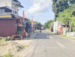 Tumpukan Bata Ringan Setinggi 4 Meter di Pinggir Jalan Dampang Dikeluhkan, Pengendara: Jangan Tunggu Ada Korban