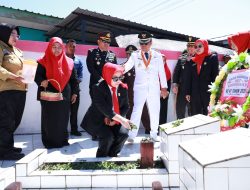 Ketua DPRD Umy Asyiatun Khadijah Ziarah ke Makam Pahlawan Nasional H. Andi Sultan Daeng Raja