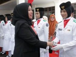Ketua DPRD Bulukumba Hadiri Pengukuhan Paskibraka dan Penyerahan Bingkisan untuk Veteran