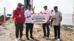 Gubernur Andi Sudirman Serahkan Bantuan Rp8 Miliar untuk Masjid Terapung Pantai Merpati Bulukumba