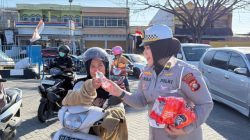 BBM Langka? Antrean Mengular di Bulukumba, Polwan Ikut Turun Tangan