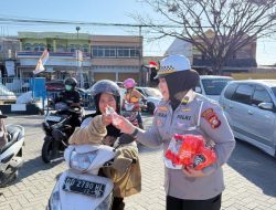 BBM Langka? Antrean Mengular di Bulukumba, Polwan Ikut Turun Tangan