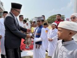 Kenakan Sarung, Bupati Andi Utta Pimpin Upacara Hari Santri 2026 di Bulukumba